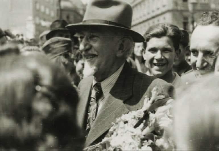 Prvi predsjednik NR Hrvatske Vladimir Nazor. Dolazak u Zagreb. 16. svibnja 1945. godine
